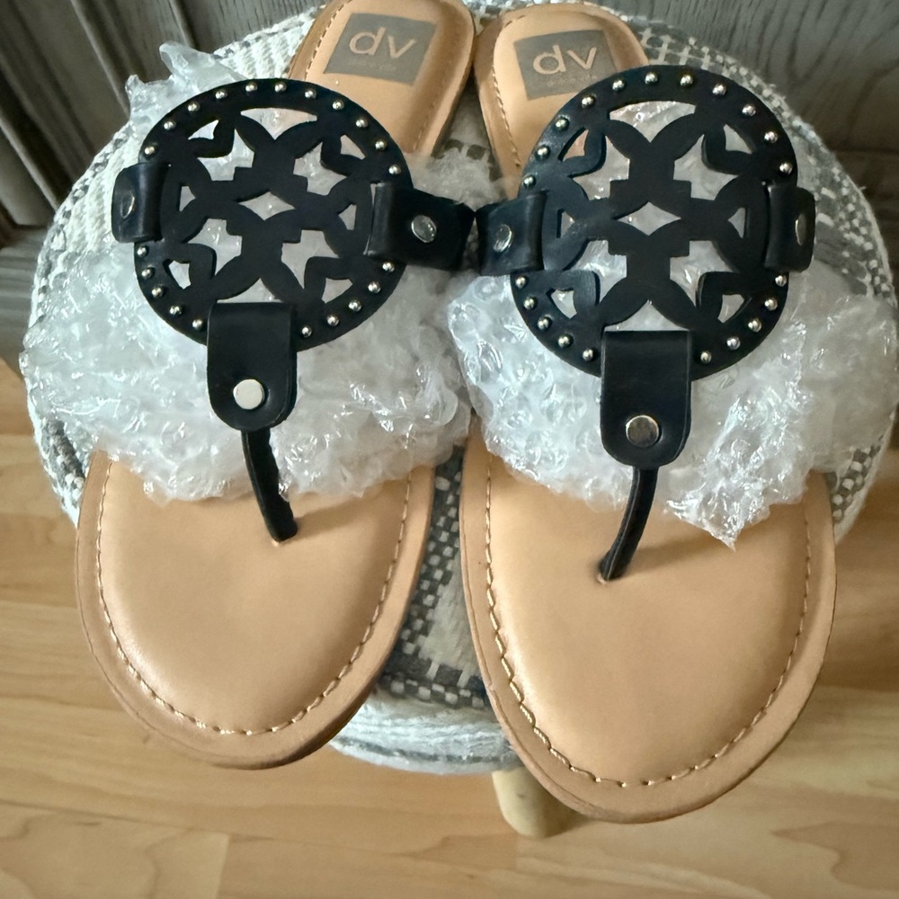 Black Cutout Thong Sandals with Tan Footbed Size 8.5! - Picture 5 of 8